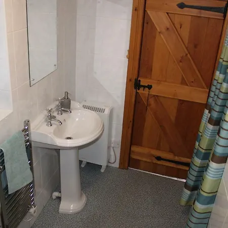 Dovedale Apartment, Apartment